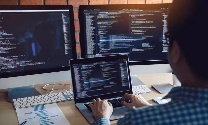 数据科学选型:R与Python如何赋能船山区网站建设?